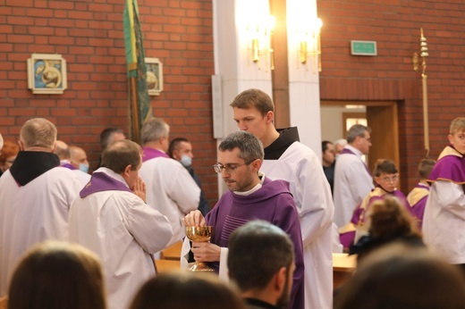 Ostatnie pożegnanie o. Krzysztofa Janasa OFMConv w Harmężach