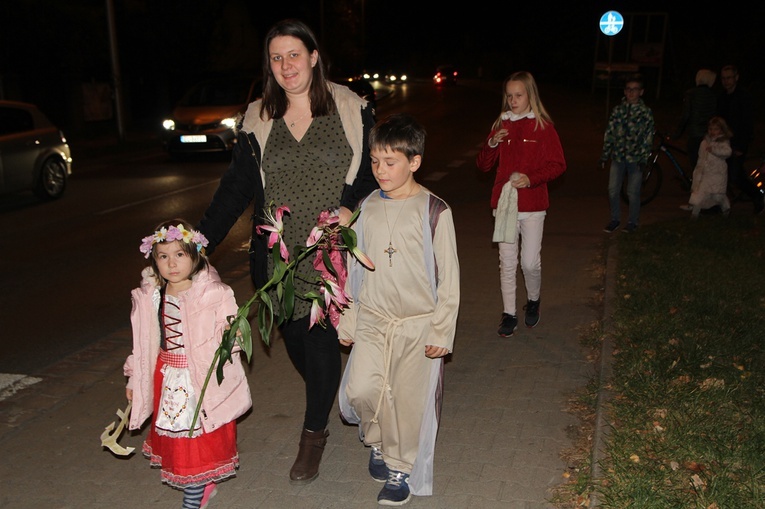 Wrocław-Strachocin. Parada Świętych i bal