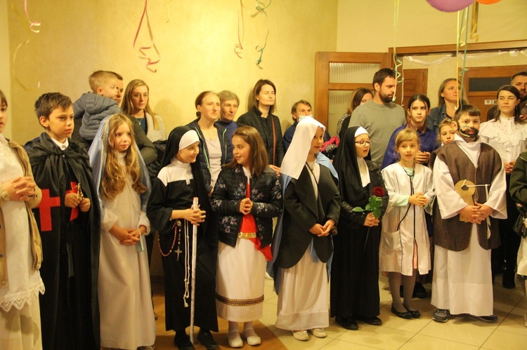 Borzęcin. Bal wszystkich świętych