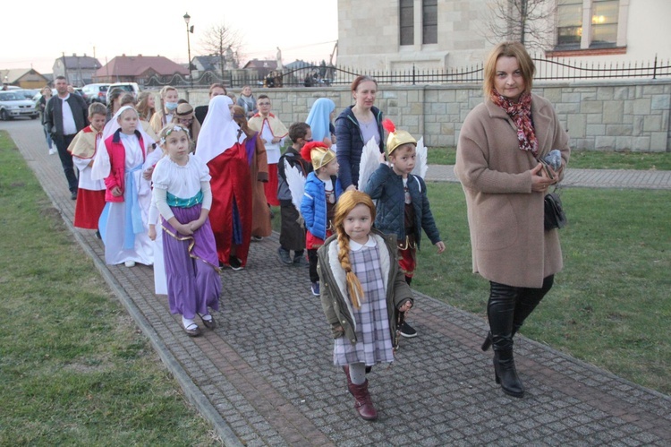 Borzęcin. Bal wszystkich świętych