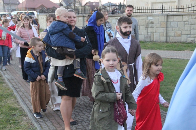 Borzęcin. Bal wszystkich świętych