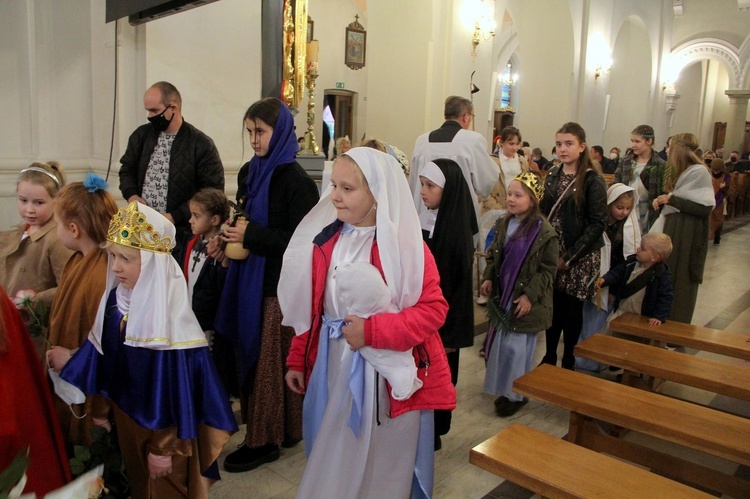 Borzęcin. Bal wszystkich świętych