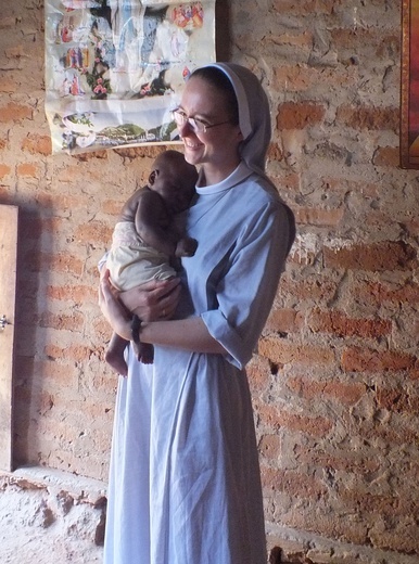 31.10.2021 | Wspominamy zmarłych misjonarzy | Siostra Edyta - pielęgniarka na tanzańskiej porodówce