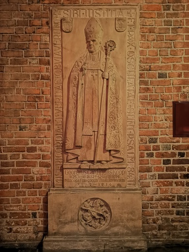 Katedralne krypty i epitafia