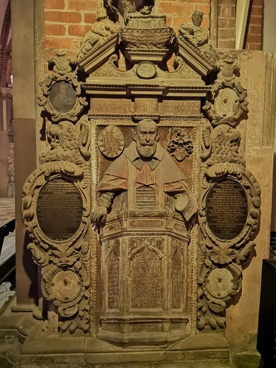 Katedralne krypty i epitafia