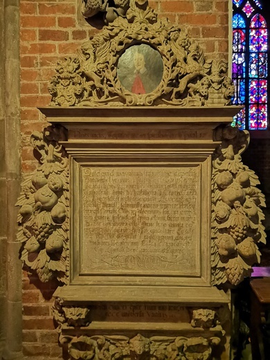 Katedralne krypty i epitafia