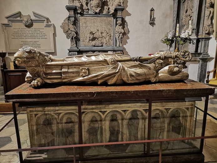 Katedralne krypty i epitafia