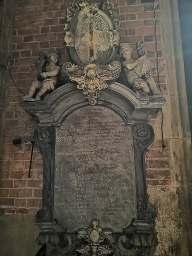 Katedralne krypty i epitafia