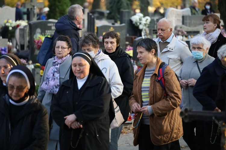 Świdnica. Msza św. i procesja różańcowa z bp. Markiem Mendykiem