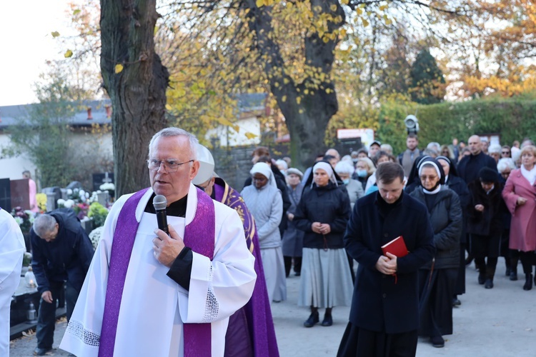 Świdnica. Msza św. i procesja różańcowa z bp. Markiem Mendykiem