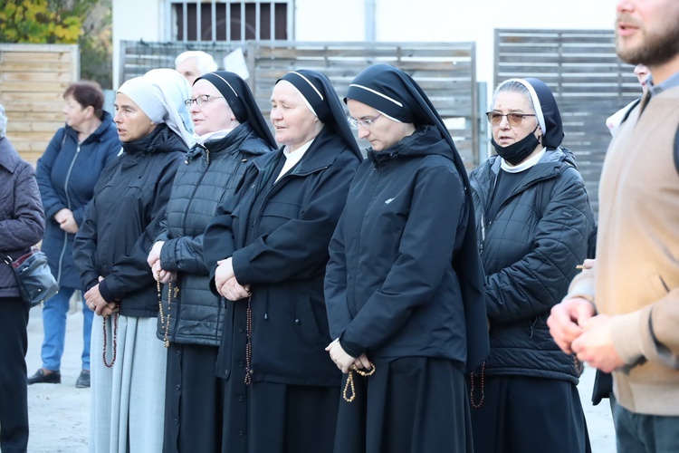 Świdnica. Msza św. i procesja różańcowa z bp. Markiem Mendykiem