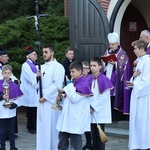 Świdnica. Msza św. i procesja różańcowa z bp. Markiem Mendykiem