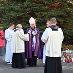 Świdnica. Msza św. i procesja różańcowa z bp. Adamem Bałabuchem