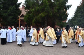 Uroczystość Wszystkich Świętych na koszalińskim cmentarzu