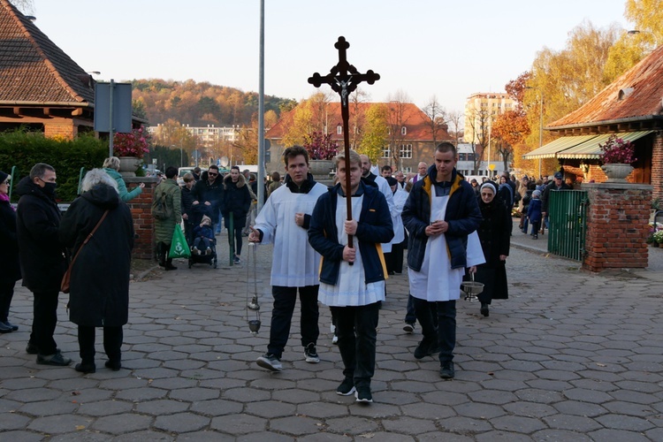 Modlitwa na gdańskim cmentarzu Srebrzysko