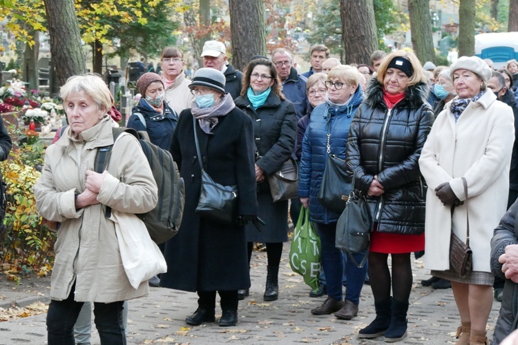 Modlitwa na gdańskim cmentarzu Srebrzysko