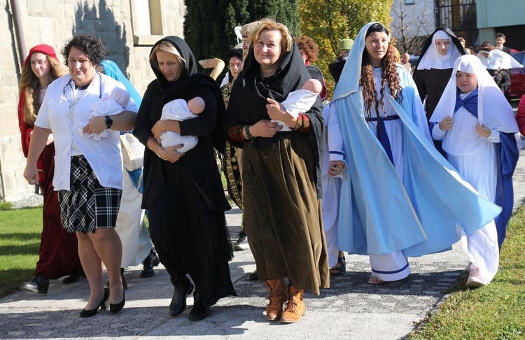 "Holy Wins" - święci odwiedzili parafię w Wieprzu koło Żywca