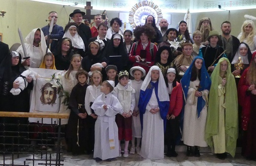 "Holy Wins" - święci odwiedzili parafię w Wieprzu koło Żywca