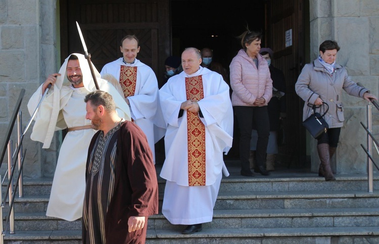 "Holy Wins" - święci odwiedzili parafię w Wieprzu koło Żywca