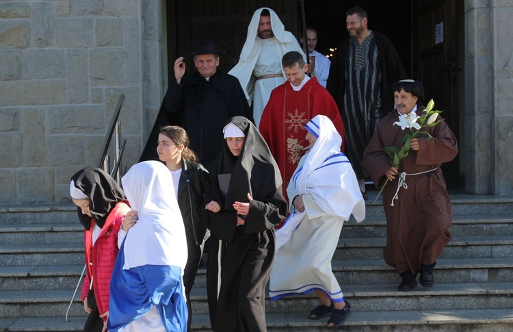 "Holy Wins" - święci odwiedzili parafię w Wieprzu koło Żywca