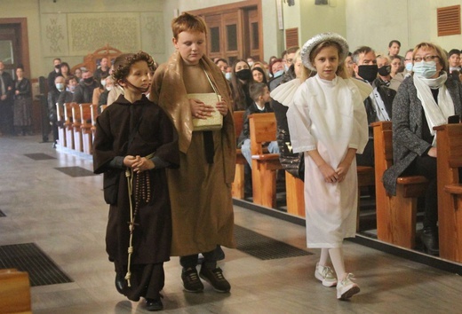 "Holy Wins" - święci odwiedzili parafię w Wieprzu koło Żywca
