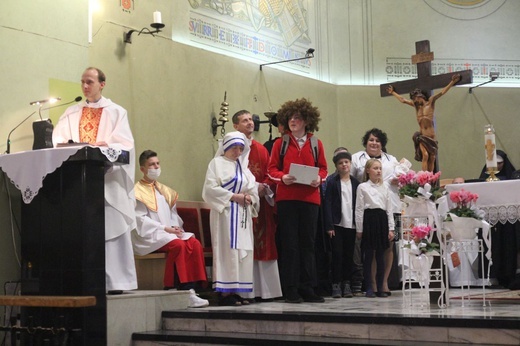 "Holy Wins" - święci odwiedzili parafię w Wieprzu koło Żywca