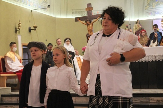 "Holy Wins" - święci odwiedzili parafię w Wieprzu koło Żywca