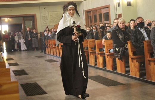 "Holy Wins" - święci odwiedzili parafię w Wieprzu koło Żywca