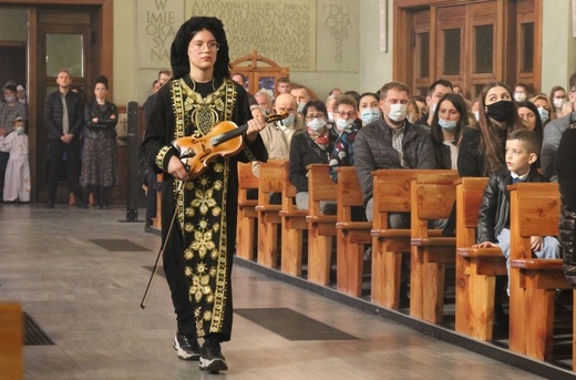 "Holy Wins" - święci odwiedzili parafię w Wieprzu koło Żywca