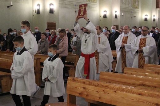 "Holy Wins" - święci odwiedzili parafię w Wieprzu koło Żywca