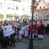 ▲	Wydarzenie zakończyła wielka zabawa w centrum miasta.