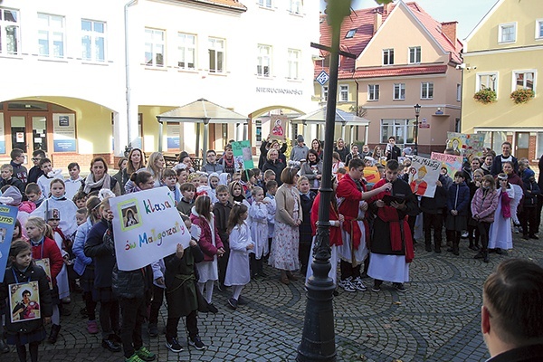 ▲	Wydarzenie zakończyła wielka zabawa w centrum miasta.