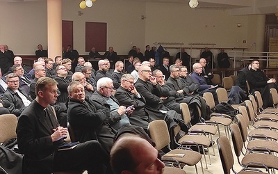 ▲	Konferencje dla księży odbywają się tradycyjnie przed rozpoczęciem nowego roku liturgicznego.