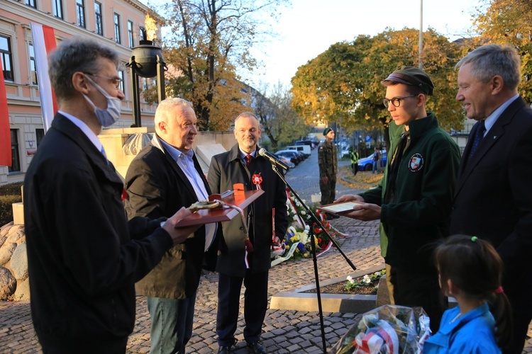 Tarnów. Szabla i ryngraf