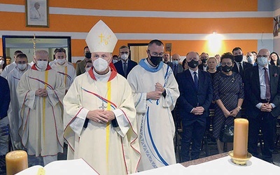 ▲	Eucharystii w siedzibie DA przewodniczył bp Marek Solarczyk.