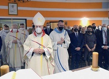 ▲	Eucharystii w siedzibie DA przewodniczył bp Marek Solarczyk.