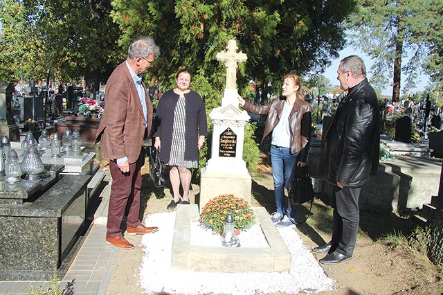 Odrestaurowany pomnik Emilii Smiglewskiej  w Rudniku nad Sanem.
