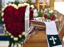 Wśród zmarłych w minionym roku było 7 kapłanów.