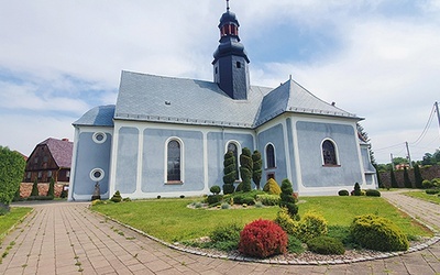 Miejscowa świątynia jest przykładem dobrze przemyślanej barokizacji średniowiecznej bryły.