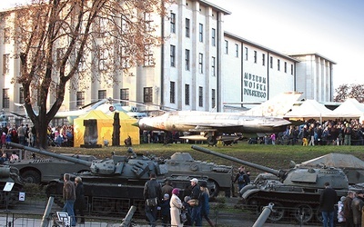11 listopada w godzinach 10–16 czynne będzie Muzeum Wojska Polskiego, które zaprezentuje współczesny sprzęt wojskowy. Tego dnia wstęp wolny.