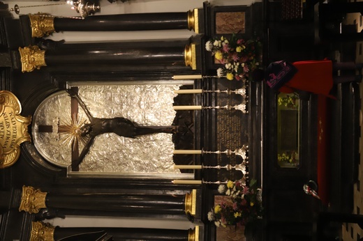 Procesja do grobów królewskich w katedrze na Wawelu