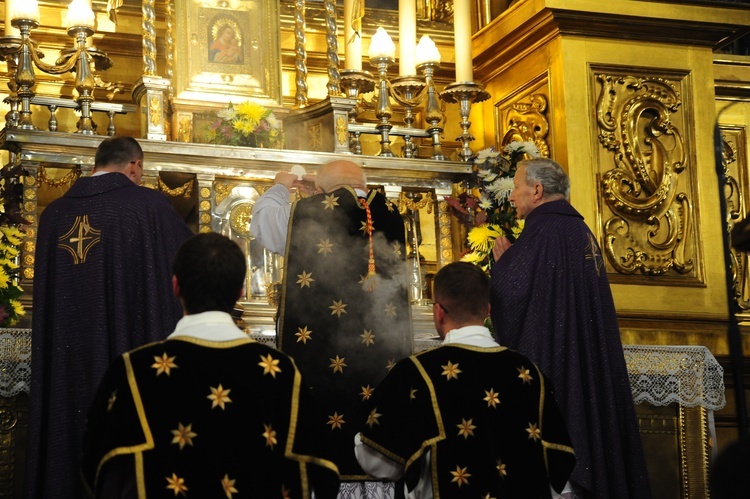 Procesja do grobów królewskich w katedrze na Wawelu - cz. 2