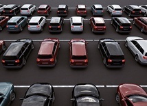 Mniejsze od potrzeb dostawy podzespołów sprawiły, że wiele firm produkujących samochody ma coraz większe problemy.