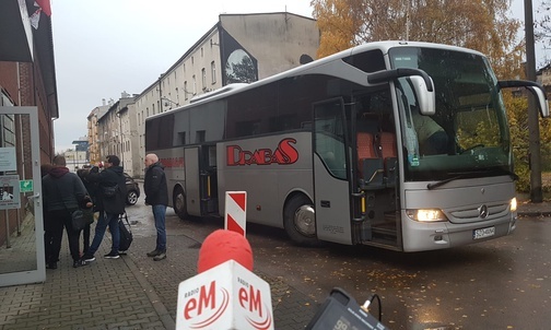 Katowice. Pracownicy handlu pojechali na protest do Warszawy. Wśród postulatów "wolne niedziele"