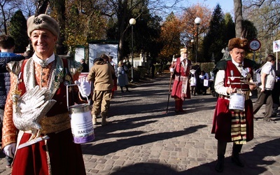Podczas kwesty na krakowskim cmentarzu Rakowickim zebrano niemal 42 tys. zł