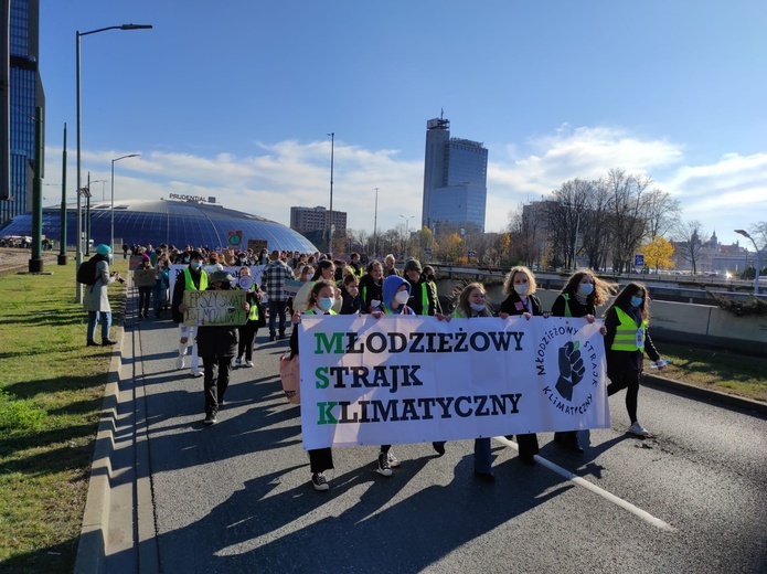 Katowice. Młodzieżowy Strajk Klimatyczny przeszedł ulicami miasta