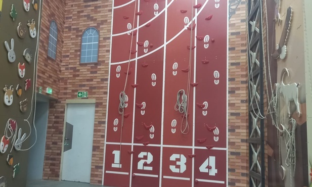 Bytom. Dawna kopania Rozbark zamieniła się w największe w Polsce centrum sportów wspinaczkowych