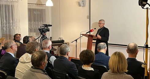 Legnica. Biskup w DLP '90