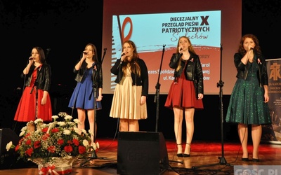 Patriotyczne śpiewanie w Sulechowie