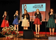 Patriotyczne śpiewanie w Sulechowie